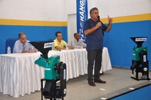 Prefeitura entrega cem forrageiras a produtores rurais 