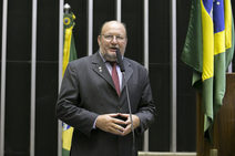 João Daniel lamenta manobra para prejudicar trabalhadores rurais e pescadores