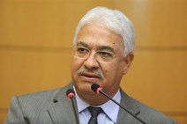 Zezinho Guimarães não aceita chapa pronta de Luciano Bispo e se lança à Presidência