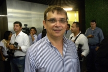 Edivan abandona o irmão Eduardo…