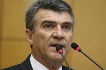 Com “receio” da frieza do eleitor, Garibalde Mendonça tenta recorde do 6º mandato