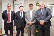 Fábio Reis homenageia ministro da Saúde pelo combate ao coronavírus 