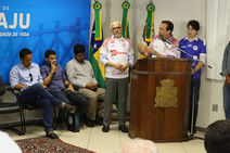 Com André Moura, Edvaldo anuncia R$ 200 mil para Confiança e Sergipe 