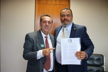 Valdevan Noventa vota contra a privatização da água