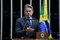 De fato, o senador Alessandro Vieira pensa fora da caixinha sergipana