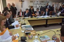 Deputados encerram hoje pauta de votação