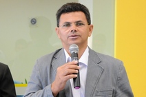 Valmir anuncia programação natalina e inauguração de matadouro