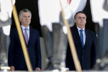 Ao lado de Bolsonaro, Macri diz que Maduro é ditador que quer se perpetuar no poder