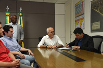 Edvaldo empossa Marlysson Magalhães como secretário da Indústria, Comércio e Turismo