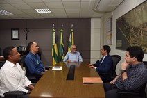 Edvaldo se reúne com gerência da Petrobras e agradece recolhimento de óleo nas praias