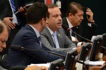 André Moura defende distribuição gratuita de ácido fólico para gestantes