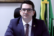 Gustinho Ribeiro reconhece importância do avô morto: \"Uma referência\"