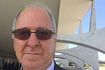 Economista, sim, graças a Deus e a la vida!