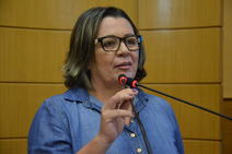 Ivonete Cruz mostra retrato em preto e branco da educação 