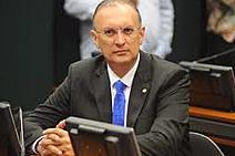 Projeto permite que oficiais de Justiça e vigilantes tenham prisão especial