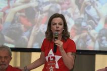 Gleisi Hoffmann é reeleita presidente do PT