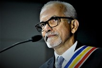 Edvaldo diz revogou reajuste de 30% e ainda concedeu desconto de 15%