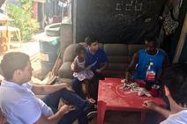 Tom Valadares, neto de Valadares, bota cabeça de fora e olha o social com crítica