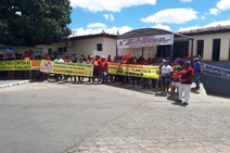 Servidores fazem protesto em Canindé de São Francisco