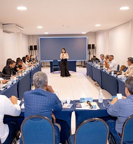 Prefeita Emília Corrêa reúne secretariado para alinhamento das ações de governo