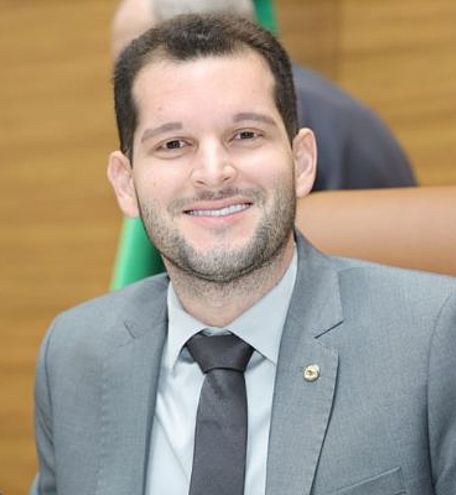 Deputado estadual Neto Batalha “desiste de desistir” de ficar fora da eleição e vai tentar mandato de federal