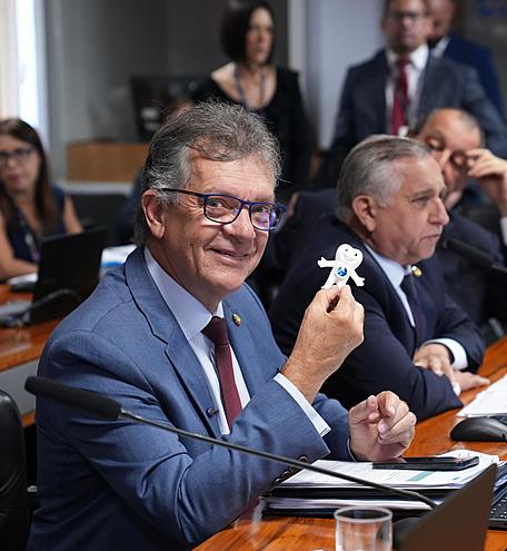 Senador Laércio Oliveira vota a favor do aumento do piso salarial da saúde