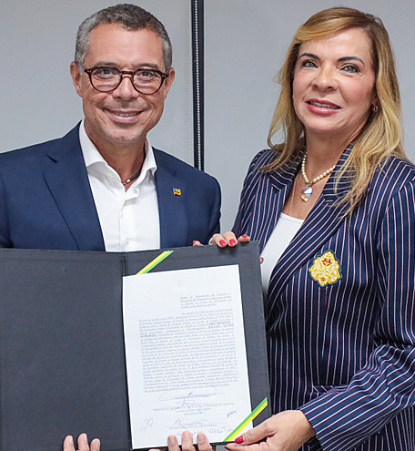 Governador Fábio Mitidieri transmite interinamente cargo à presidente do TJSE